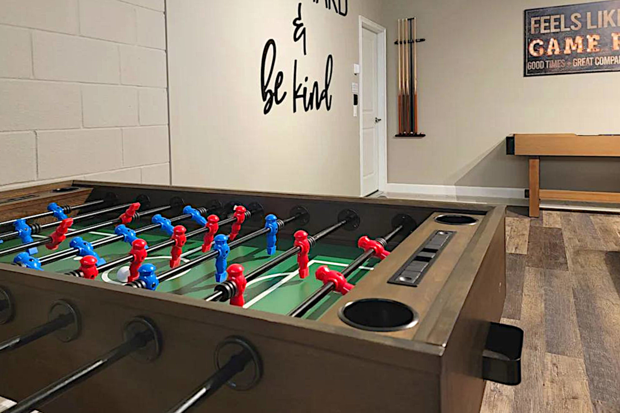 Champions gate rentals game room pet friendly - Game room with foosball shuffleboard pool table air hockey and skeeball