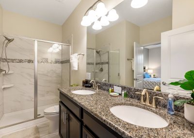 family villa near Disney - En suite bathroom on ground floor