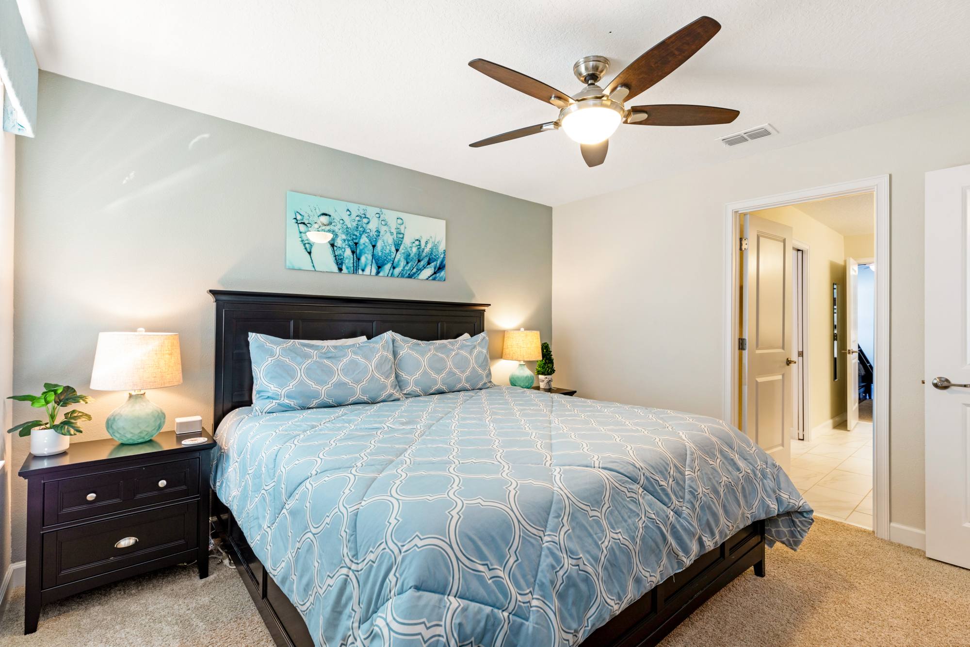 large family accommodation Orlando - King bedroom on second floor with jack-n-jill en suite large family accommodation Orlando - King bedroom on second floor with jack-n-jill en suite