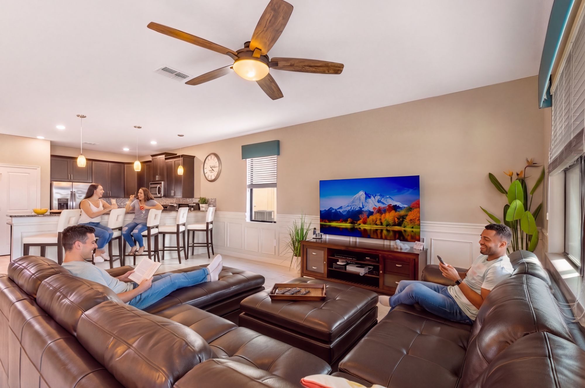 Champions Gate family villa - Large leather section 70 inch tv open floor plan