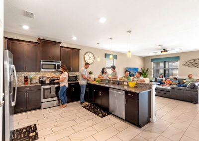 large family accommodation Orlando - large kitchen with open floor plan
